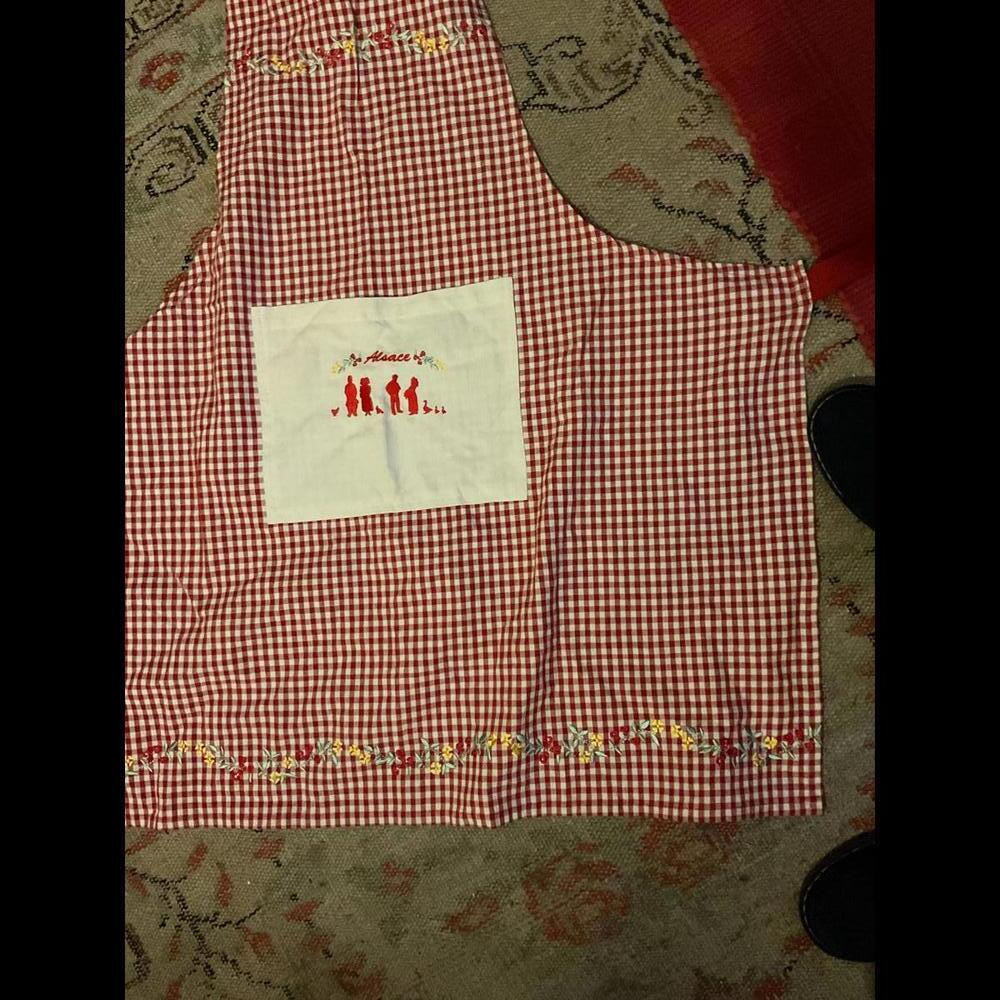 Alsace Charming Red Checkered Apron with Embroidery - Picture 4 of 6